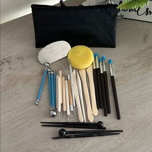 25 Piece Art and Craft Tool Set with Black Pouch
